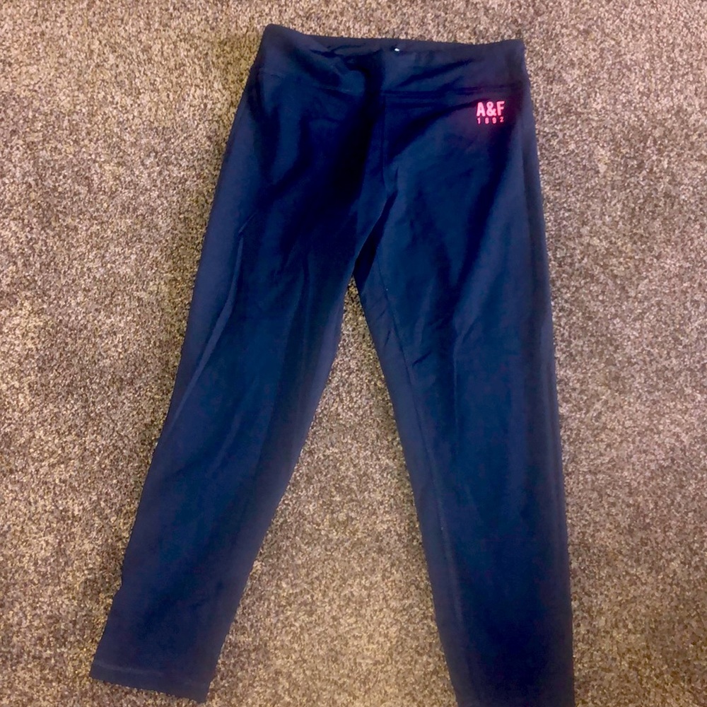 Black active leggings